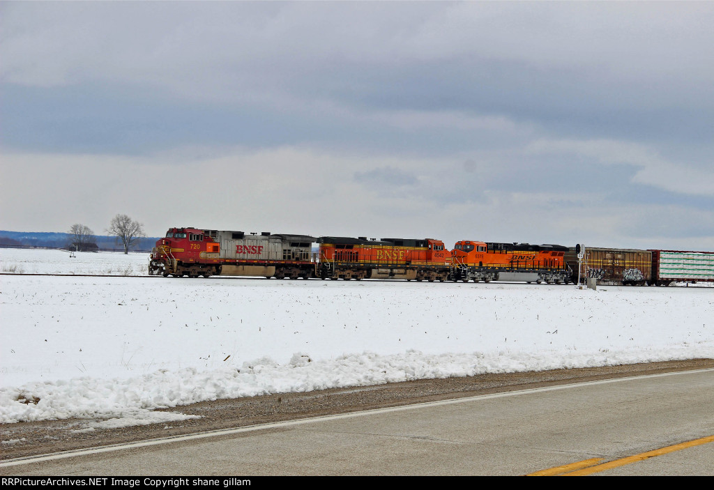 BNSF 720 Rolls Nb along Hwy 79.